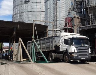 «УкрТрансАгро» перевалила на 37% більше зернових за І квартал 2016/17 МР
